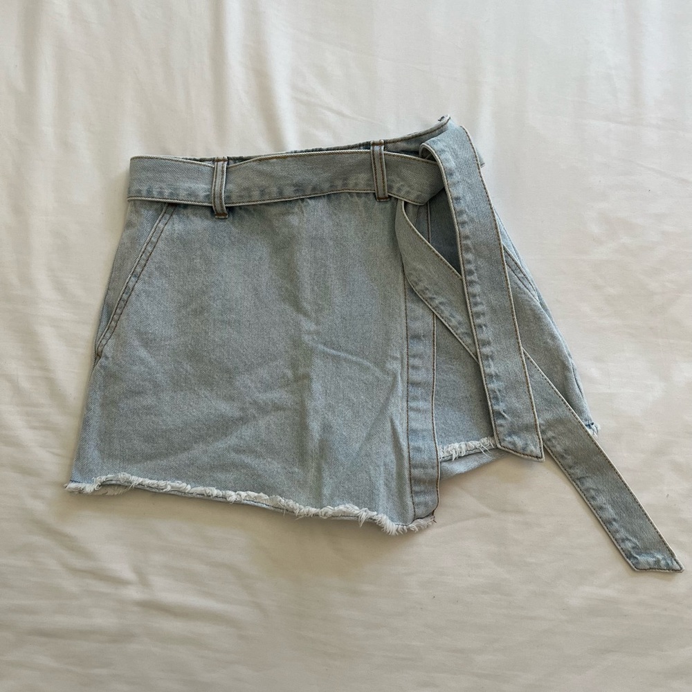 Light denim mini skort with removable tie waist belt